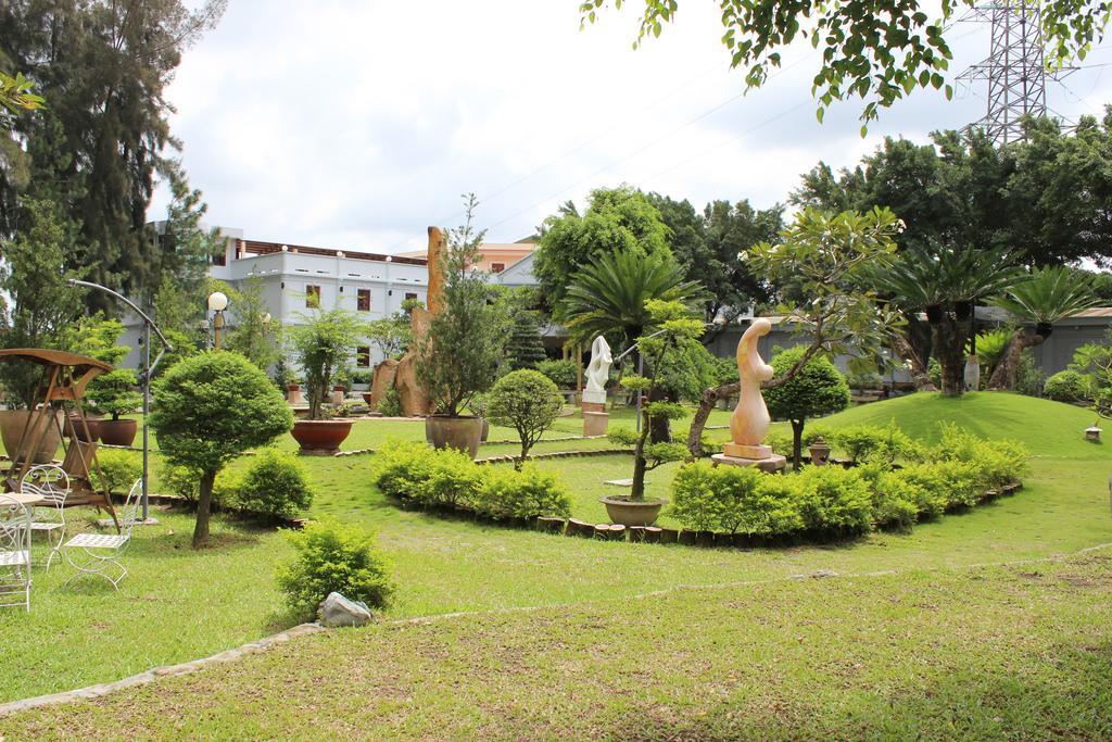 ไซ่ง่อนพาร์ครีสอร์ท Thuan An ภายนอก รูปภาพ