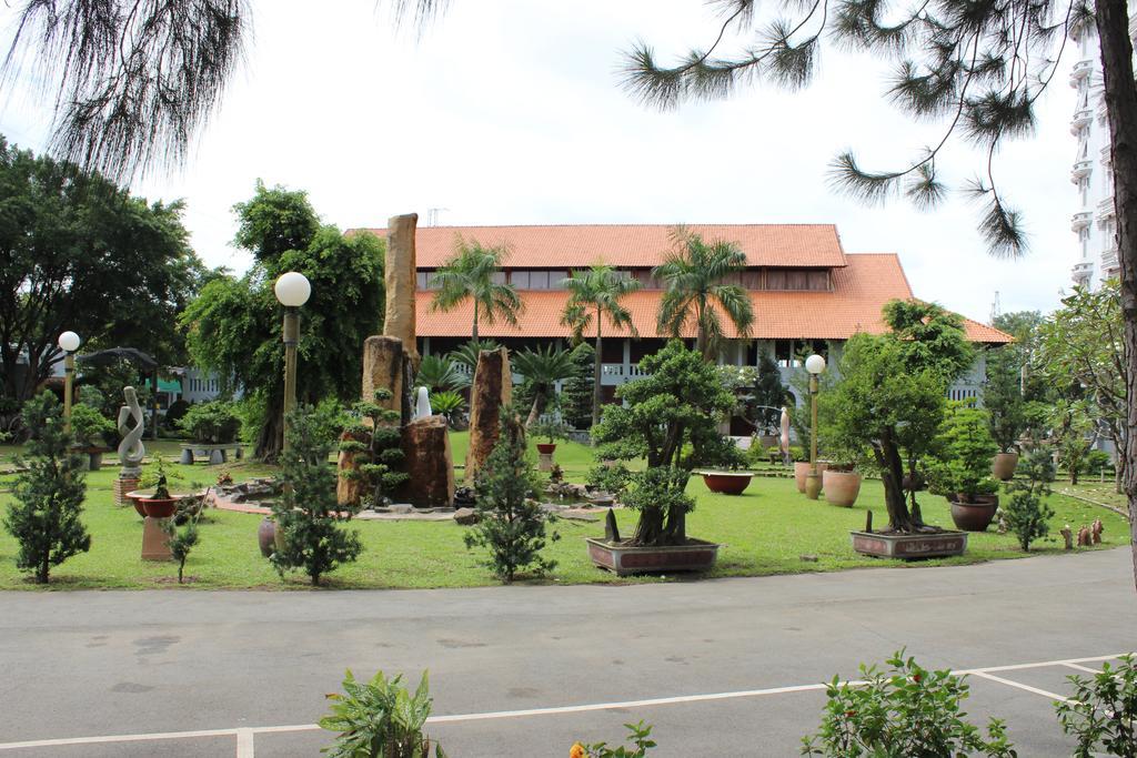 ไซ่ง่อนพาร์ครีสอร์ท Thuan An ภายนอก รูปภาพ